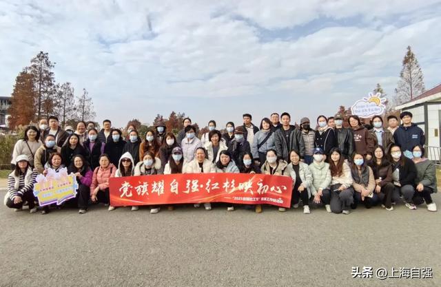 各区动态｜青浦：党旗耀自强·红杉映初心