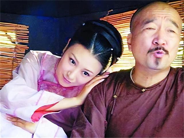 79岁李保田现状：定居山东衰老明显，儿子李彧太像父亲的“翻版”
