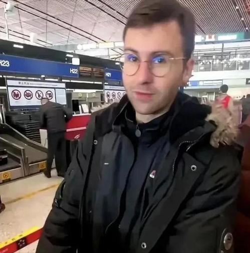 马库斯不再隐瞒！向中国郑重道歉，透露事实真相，曝家人悲惨现状