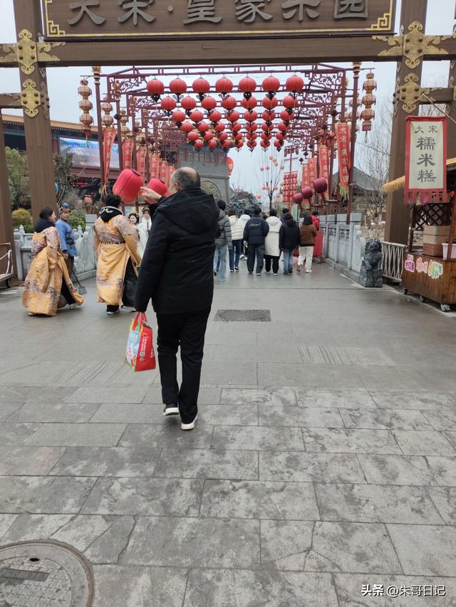 马年初10独自开封清明上河园记。