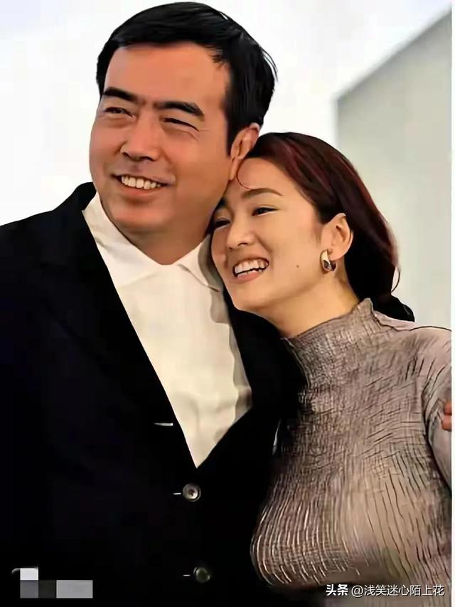 天呐！巩俐这身材太惊艳了，胸围几乎到肚脐，状态却依旧十分亮眼
