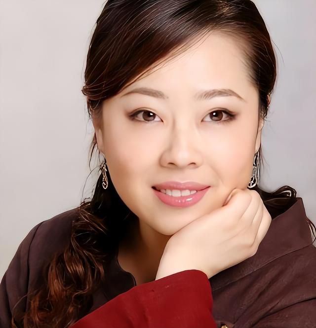 和朋友妻子偷情10年，北京庄园让给继子，难怪范曾亲女儿撕破脸