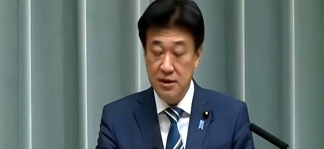 高市还没道歉，中日又出现新争端，日本通知中国，必须解释一件事