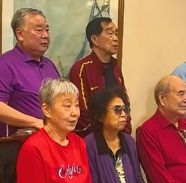 相声界泰斗北京聚会，李国盛坐C位，李金斗 赵炎 石富宽站二排