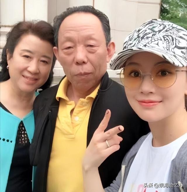 43岁潘晓婷无人敢娶，身材傲人资产超8亿，潘爸爸后悔当初管太严