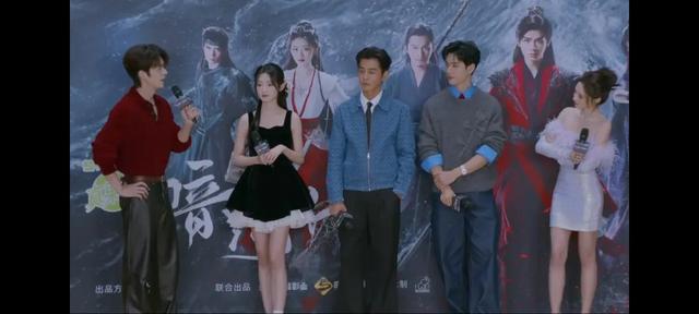 这对姐弟恋…这么甜的吗？我倒看看多好磕？