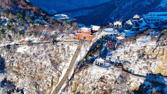 美到失语！雪后泰山限定风景，仿佛天宫坠落人间！