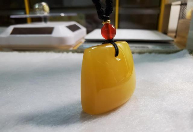 男人到了五六十岁，切忌戴天珠、青金，换成这些才不油腻显沉稳