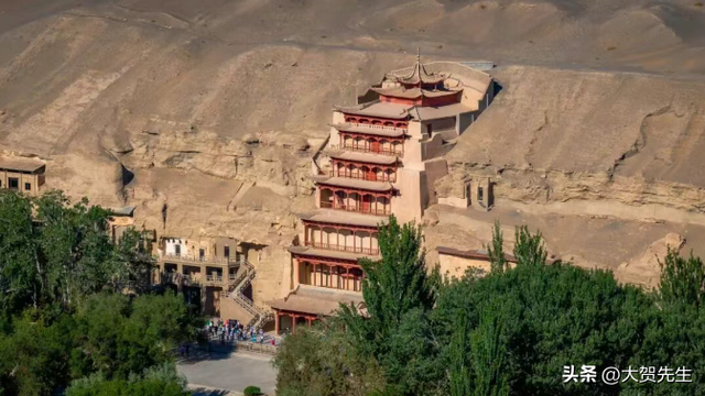 顶奢落地+跻身会展20强，敦煌凭什么这么火？