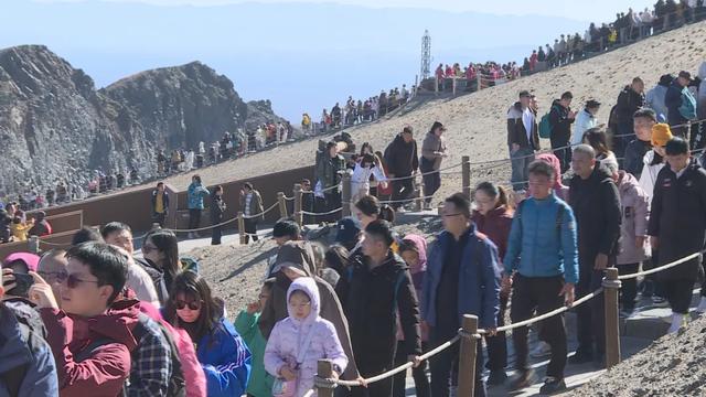 创历史新高！截至11月5日，长白山景区游客接待量已突破340万人次