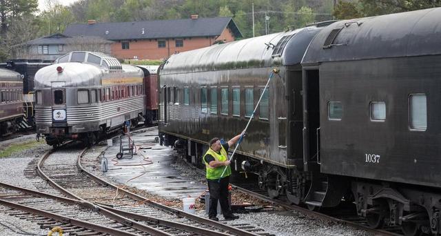 细思极恐！AI基建狂潮烧光2万亿，150年前铁路崩盘的剧本再上演？