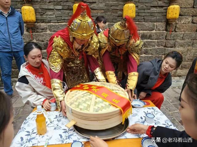 有雨？别急！山西介休 张壁古堡照样带你邂逅山河红韵！