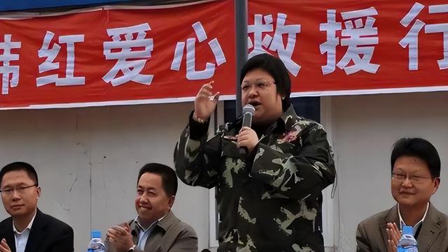 贪污上亿、假慈善？被实名举报的韩红，如今连坐椅子都成了“错”