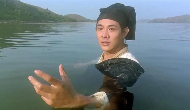 李连杰“返老还童”事件	，走向越来越玄乎，难怪向太坐不住了！