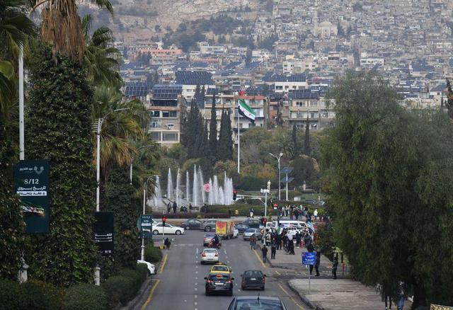 100枚导弹从天而降，美军发起斩首行动	，特朗普下令，俄英法失声