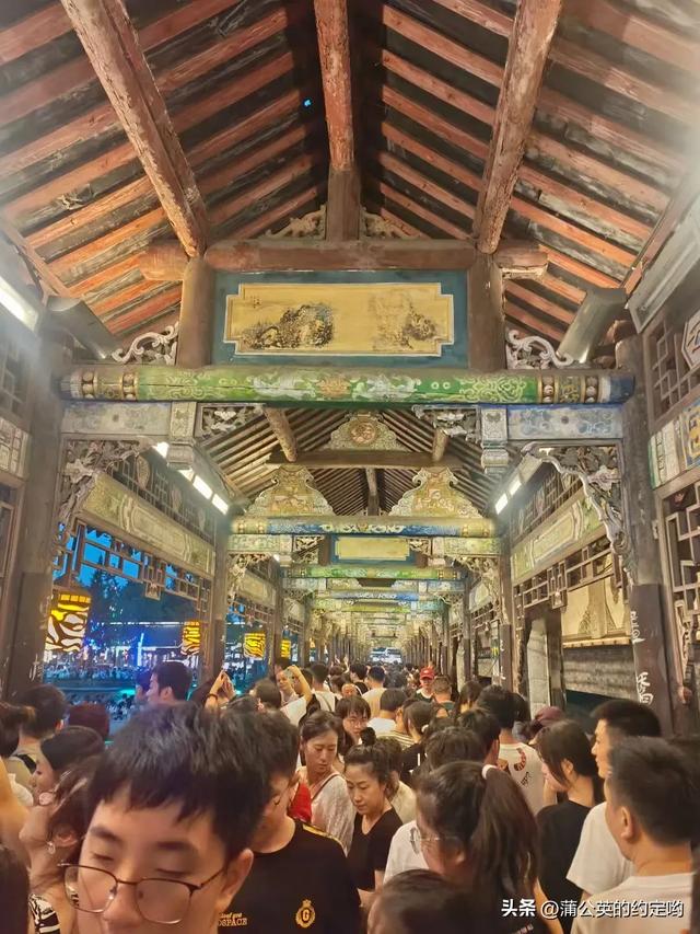 荷花好,出淤泥而不染