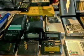 90年代火遍全国的“BB机”，曾一台卖两千，现在用它还有信号吗？图片