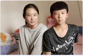 18年河南大火，16岁姐姐全身90%烧伤毁容，弟弟的举动让人泪目图片