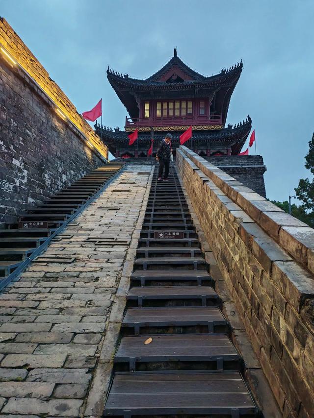 2025北京到海南行程第六天:雨中游襄阳荆州古城,有遗憾有收获