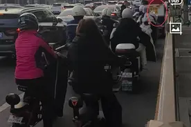 快递可以慢一分，生命不可快一秒@快递小哥，记得走这条道儿！图片