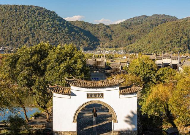 保山最出名的三个景点是？火山地质奇观、百年古镇等，你打卡