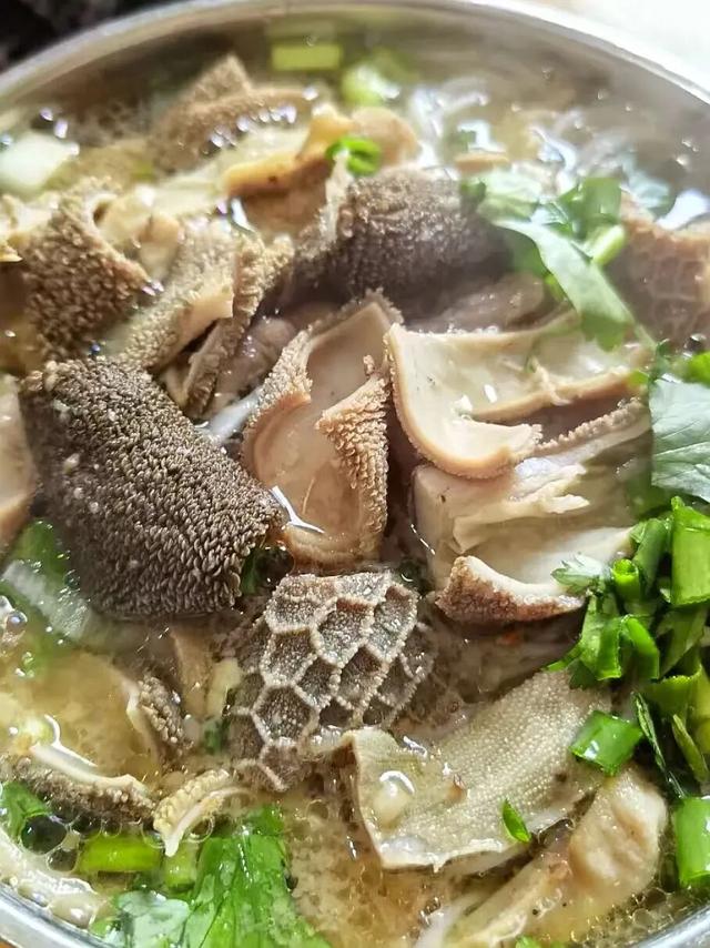 比西昌人少，比昆明更近！高铁直达20℃小众春城，赏花摘果泡温泉！3元草莓吃到撑~