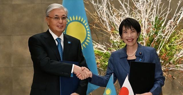 天皇亲自出山，日本对中国的反击正式开始，高市早苗憋出了一妙计