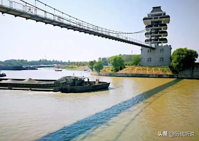 中国又开始“反人类”操作！在河上架一条河的立交河，你见过吗？