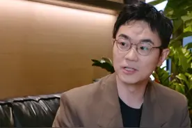 董成鹏的父母首次出镜，住在三亚别墅，大女儿已经14岁有主见成熟图片