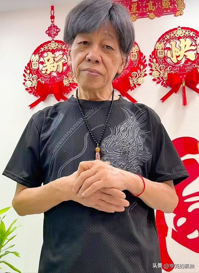 梁小龙去世早有预兆，关门弟子爆料3个“不良爱好”，都是催命符