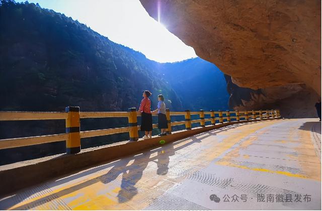 徽县秋天在哪最美？我投公路一票！