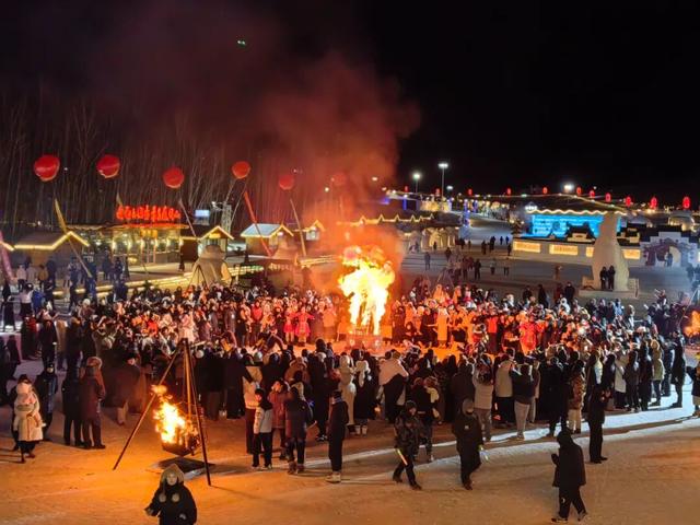 冰雪燃情夜 ！牙克石凤凰山景区“越夜越精彩”