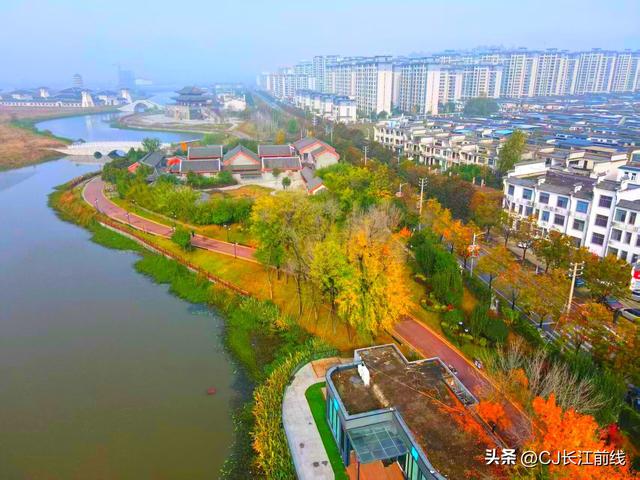 河南淮滨：初冬文化园更艳丽