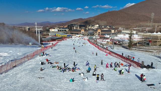 北大湖新雪季迎客，冰雪旅游持续升温