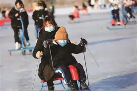 电动“小越野”驰骋冰场，市民在承德体验冰雪运动魅力图片