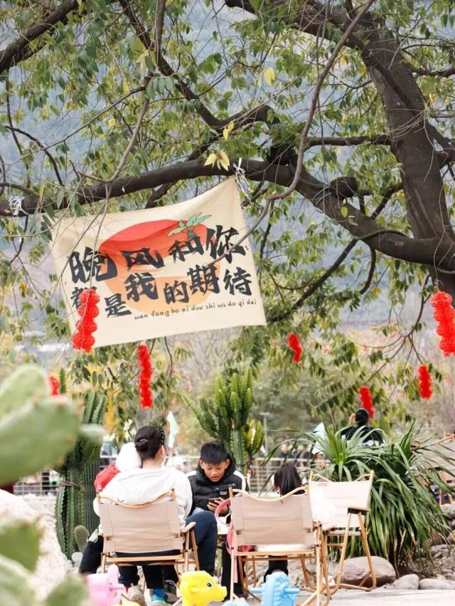 比西昌人少，比昆明更近！高铁直达20℃小众春城，赏花摘果泡温泉！3元草莓吃到撑~