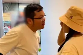 金哥好可怜，大包小包搬东西，还被小凤赶回家睡，都是他自找的。图片