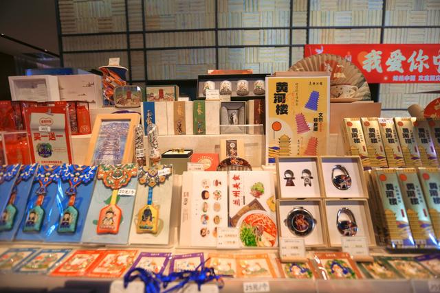 兰州黄河楼，被誉为“万里黄河第一楼”，在楼中还藏着众多博物馆