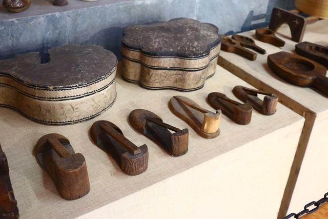 96年洪水冲垮了村子，我和女老师被困在山洞里，度过了三天三夜