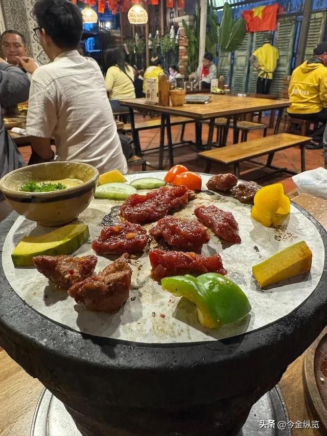 越南深山藏着个“宝藏县城”！美食好吃一百倍，去过南法的都馋哭