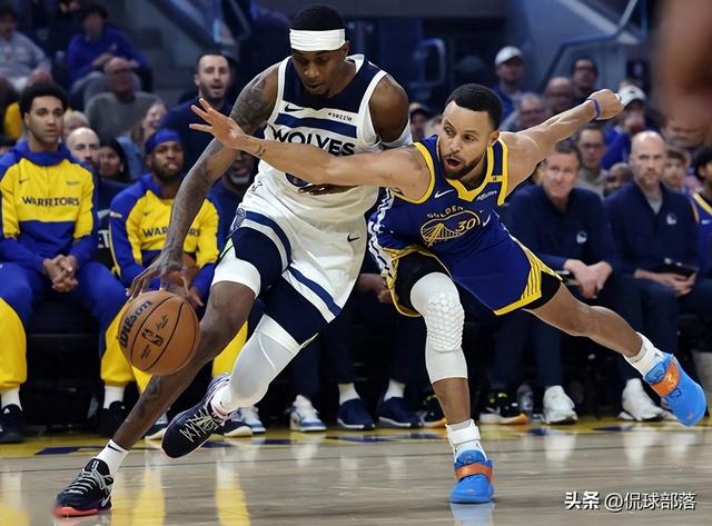 NBA西部半决赛：99:88勇士险胜，库里伤退，3人表现太差，3人满分