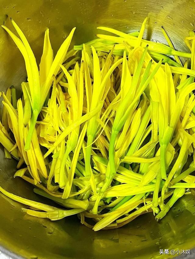 失眠睡不好，建议多吃5种食物！一吃养心、二吃安睡、三吃气色好