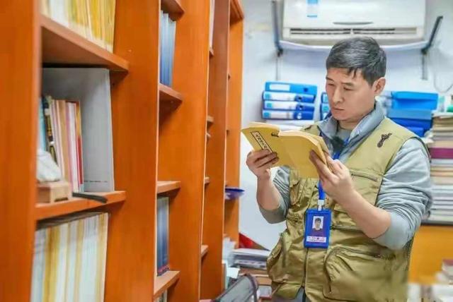 驴友立大功！北京深山惊现1800年界碑	，这三个字改写历史