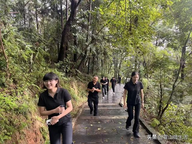 攀山逐远展疾控风采 携手同行享健康时光