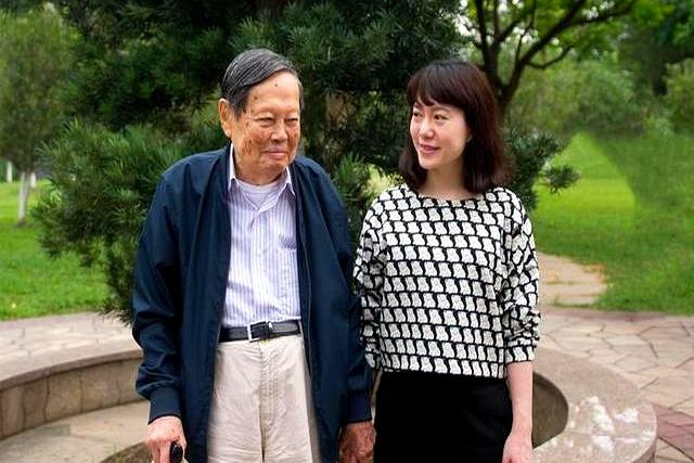 杨振宁妻子翁帆自白：为了丈夫的身体！我16年来都是早睡早起