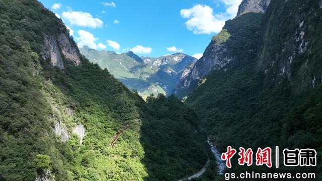 陇南徽县嘉陵江畔的秋日秘境