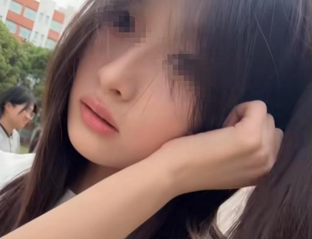 江苏女孩出国旅游，地铁上遭日本人侮辱，女孩硬刚：我是你爸爸