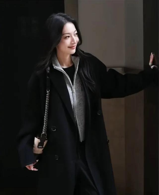 上海校花，172cm身段45kg，美得太犯规，让人移不开眼