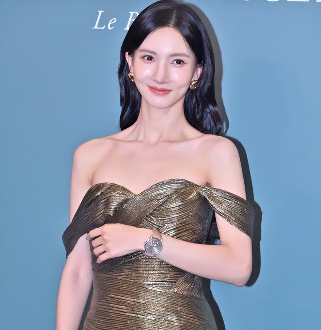 这下麻烦大了！不到24小时	，金晨接连传来2大噩耗，个个戳心窝