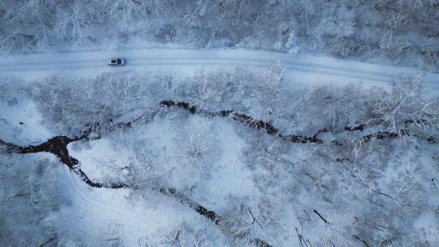 雪落江源！长白山下的水墨烟火夜